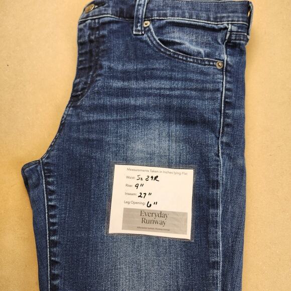 Gap 1969 Girlfriend Jeans 8 / 29x27 Mid Rise Taper - Picture 8 of 9